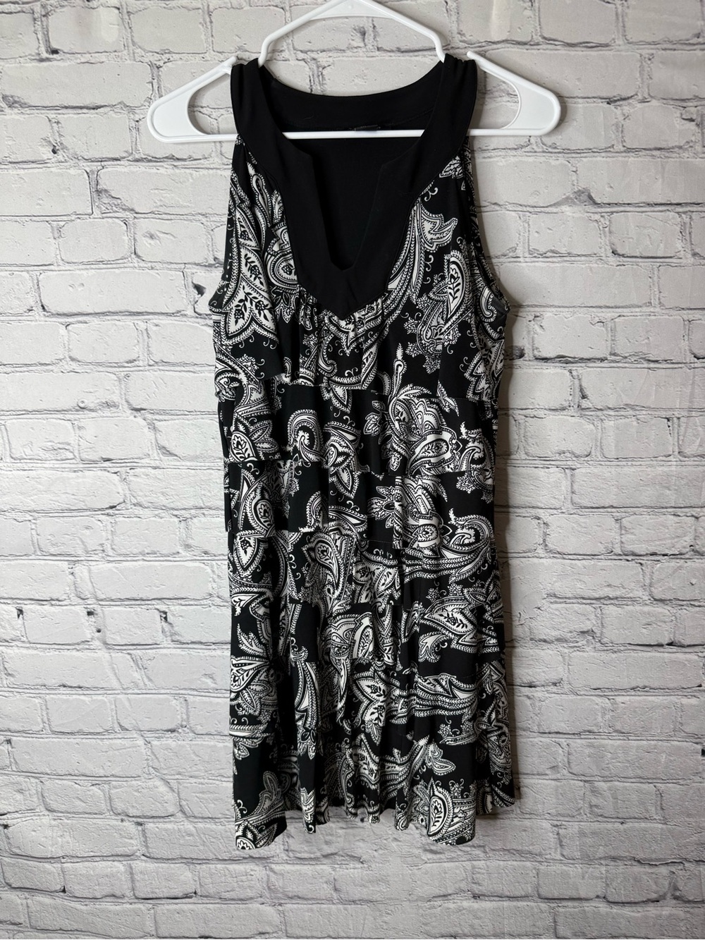 White House black market Black & White Paisley Sleeveless Dress tiered small
